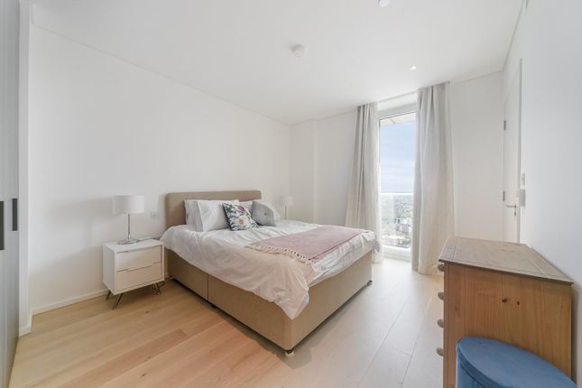 Flat to rent in York Place, London