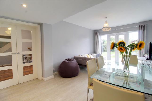 26, Hatherleigh Gardens, Potters Bar photo 4