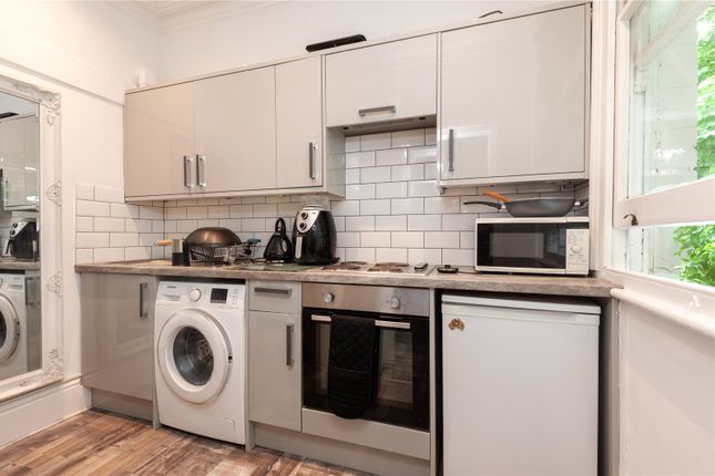 Flat 4, 51, Popes Grove, Twickenham photo 3