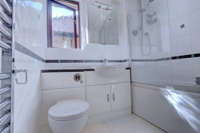 5, Lacey Drive, High Wycombe photo 4
