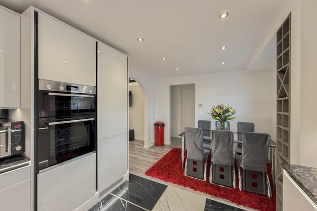 69, Blenheim Way, Stevenage photo 4