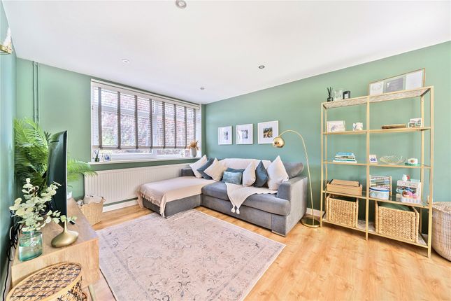 Flat 13,, St Vincent Road, Surrey photo 3