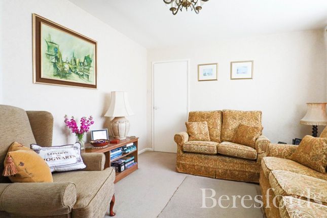 1, Whyverne Close, Essex photo 3