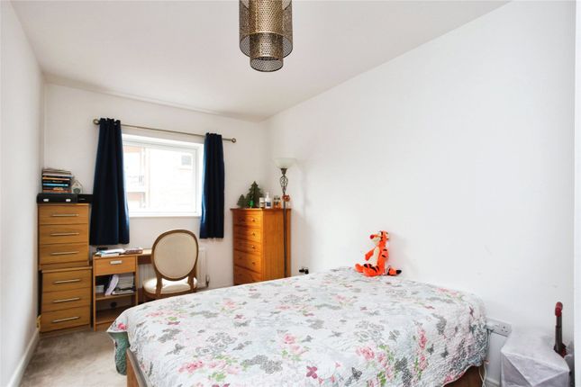 Flat 14, Azure Court,, Sovereign Way, Kent photo 4