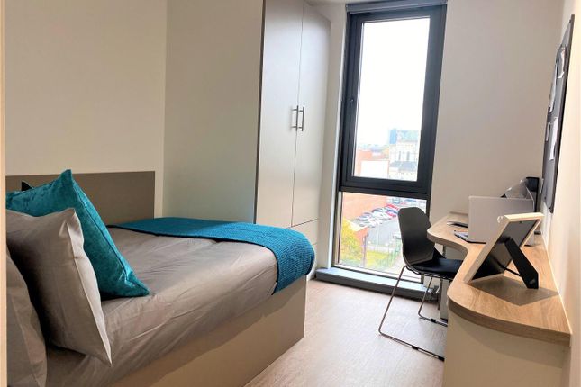 1-bed flat on S2, Little Patrick Street, Belfast, £663/mo