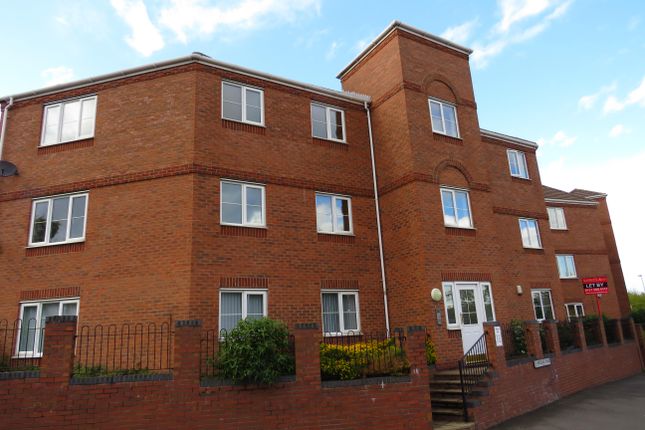 Flat to rent in Brades Rise, Oldbury