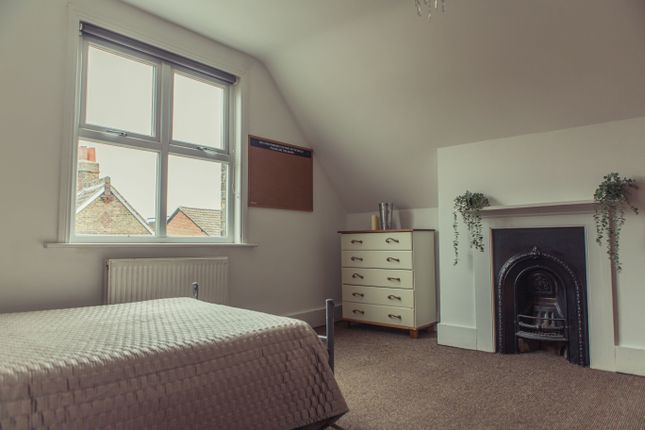 End terrace house to rent in Church Road, Guildford