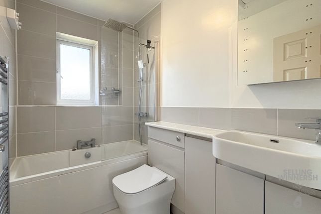 21 Eden Way, Winnersh, Berkshire photo 4