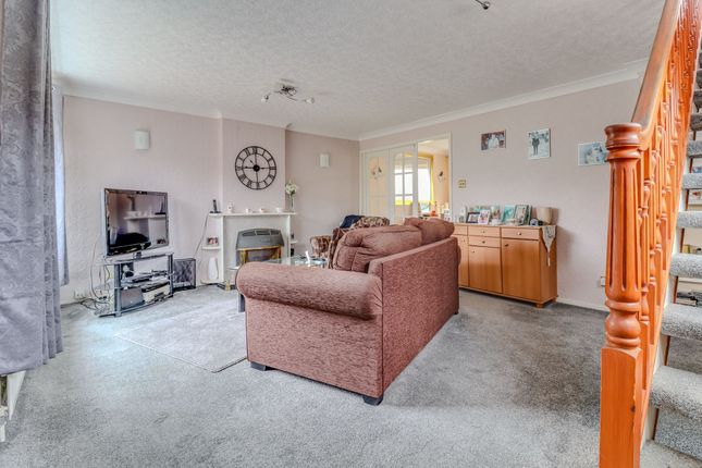 20 Holgate Close, Leicester photo 3