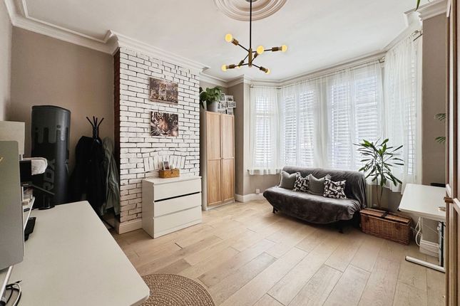 248a Colindeep Lane, London photo 4
