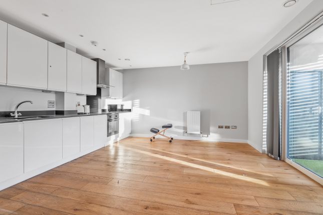 Flat 4, Howarth House, 125, Pelton Road, London photo 4