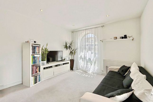 7 St. Pauls Court Cricklade Road, Swindon photo 2