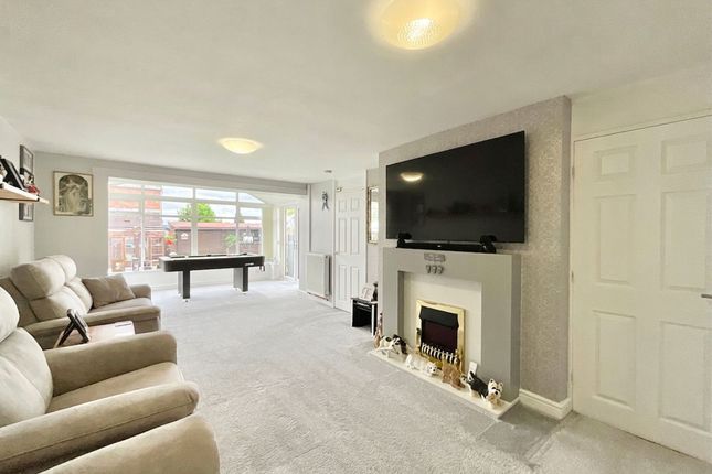 10 Fraser Close, Stone photo 3