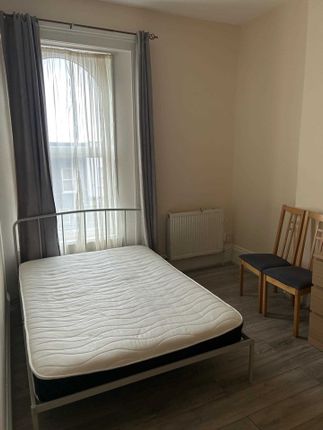 Flat 7, High Street, London photo 3