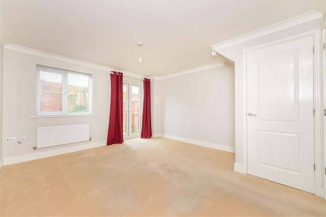 Baryntyne Crescent Hoo, Rochester photo 2