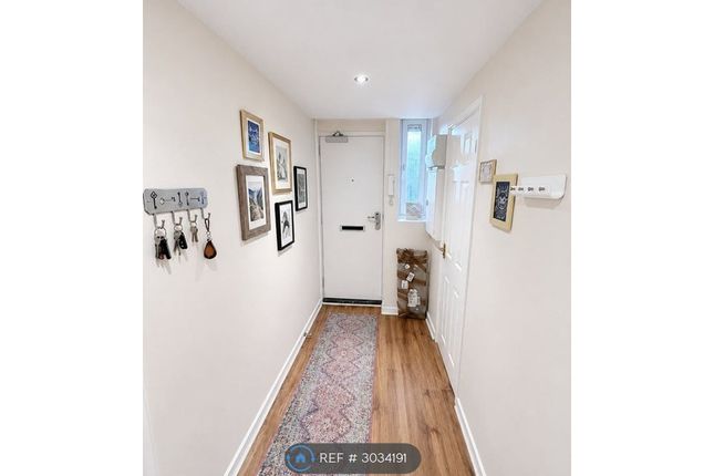 Ranwell Close, Beale Road, London photo 5