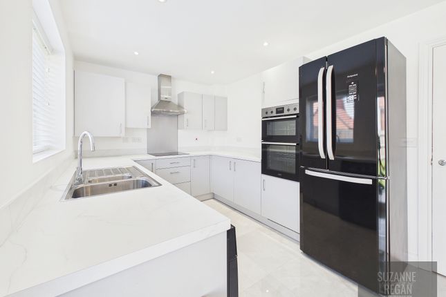 29 Hollyberry Way, Coventry photo 3