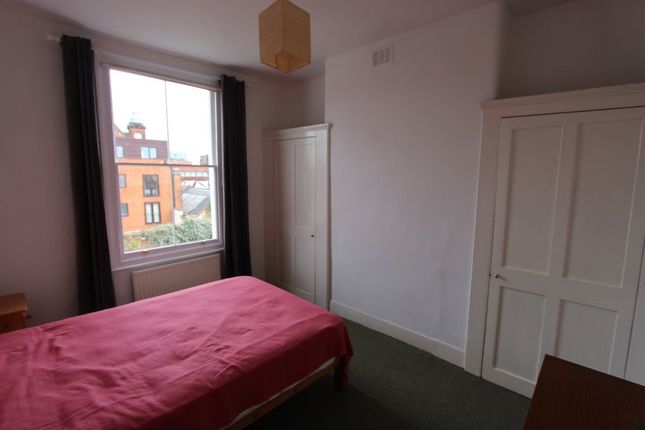 Flat to rent in Sussex Way, London