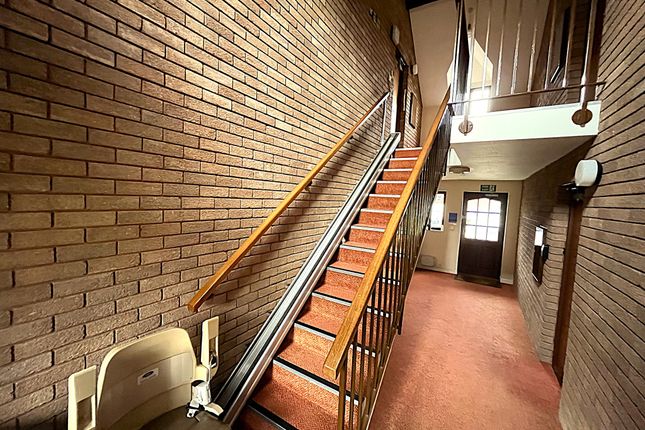 32, Parsonage Court, Swindon photo 4