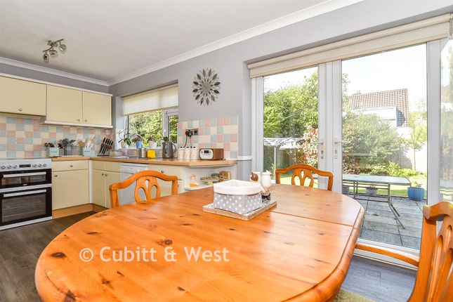 24, Combe End, Crowborough photo 2