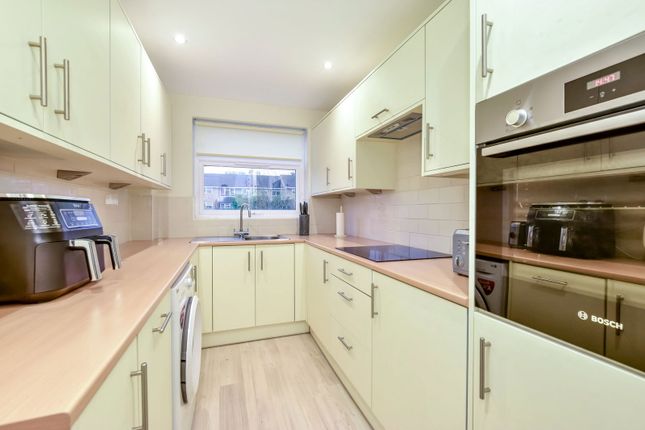 1 Ryman Court photo 2