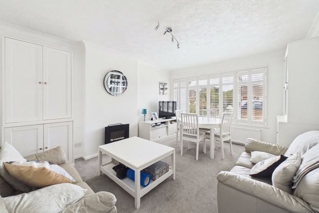 22, Wiston Close, Worthing photo 2