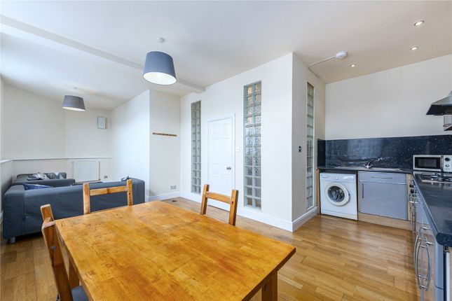 Flat to rent in Roman Road, Bow West