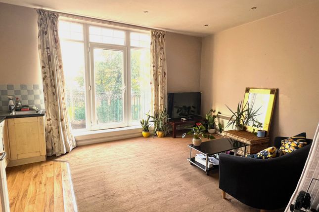 Flat 1, 195 Lynchford Road, Farnborough photo 2