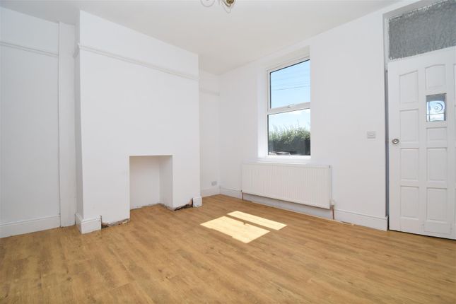 3, Green End Lane, Wakefield photo 2