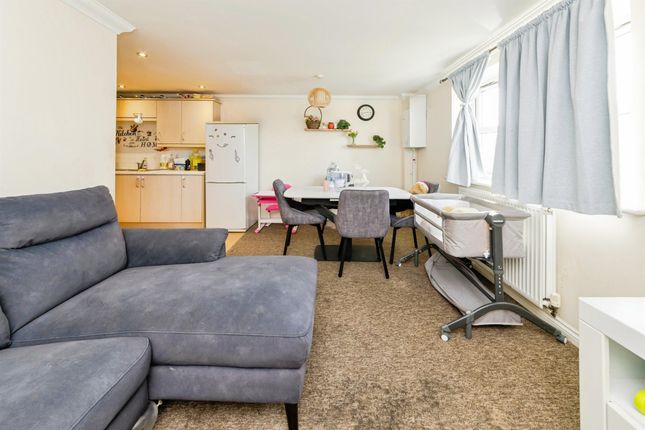 Flat 22, Kitsbridge House, Brookhill Road, Crawley photo 4