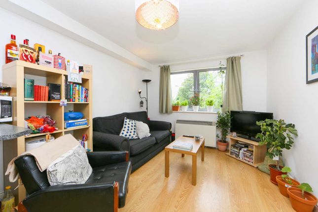 Flat for sale in Balham High Road, Tooting Bec, London