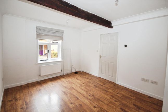 8 Butchers Row, Polehampton Close, Twyford photo 2
