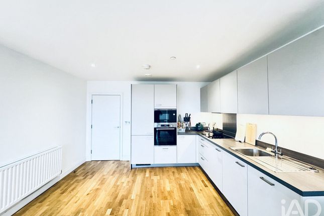 Flat Flat 803, 49, Wellington Street, London photo 3