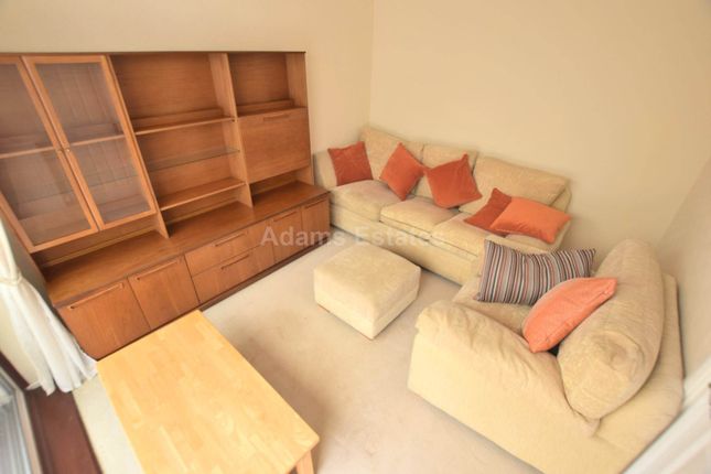 Harcourt Drive, Reading photo 3
