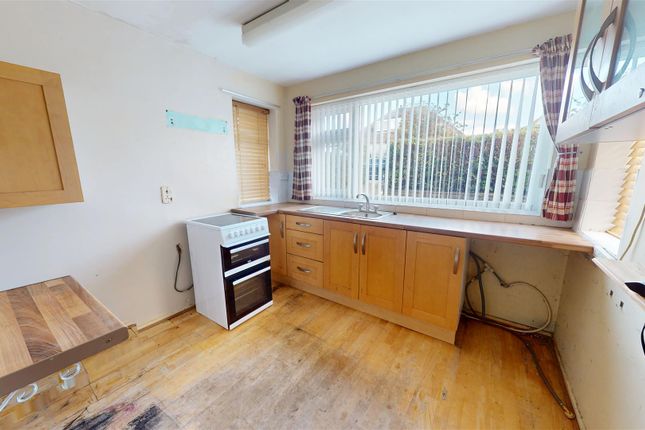 27, Spring Park Road, Bradford photo 3