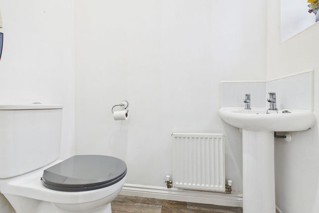 71, Arkless Grove, Consett photo 4
