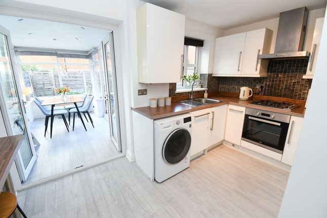 75 Gordon Road, Manchester photo 4