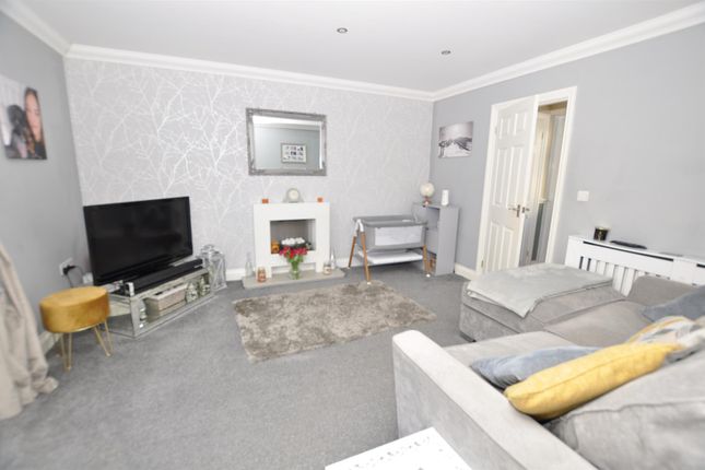 5, Plas Ystrad, Carmarthen photo 4