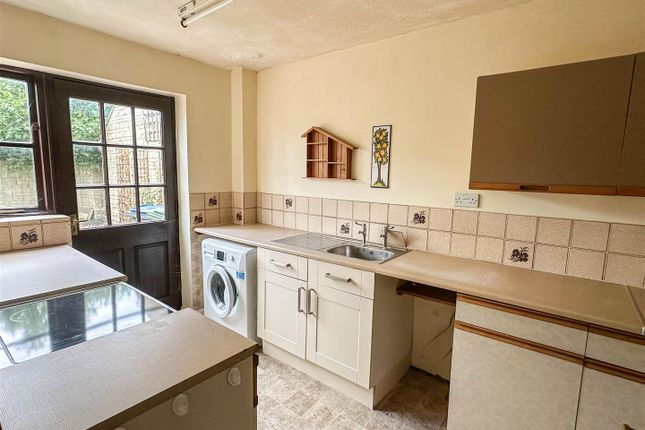 21, Orwell Close, Malmesbury photo 2