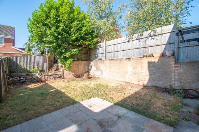 15 Riseholme Close, Leicester photo 4