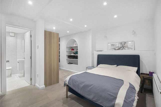 Flat for sale in Norman Street, London