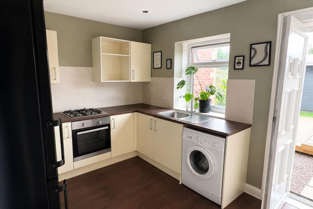 431, Leeds Road, Huddersfield photo 3