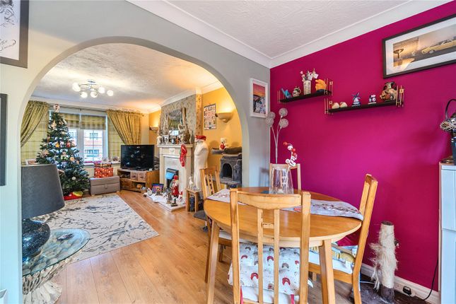 14, Churchfield Croft, Leeds photo 4