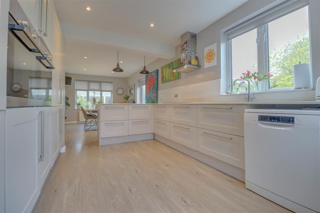 210, Nevendon Road, Wickford photo 3