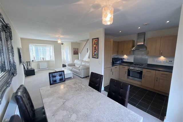 19, Carlton Way Treeton, Rotherham photo 3