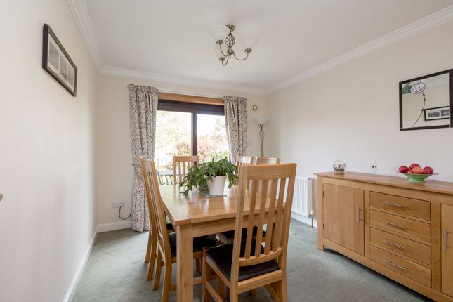 26, Galachlawside, Edinburgh photo 4