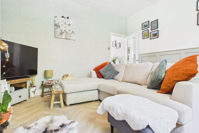 10, LONG ROW, STALYBRIDGE photo 4