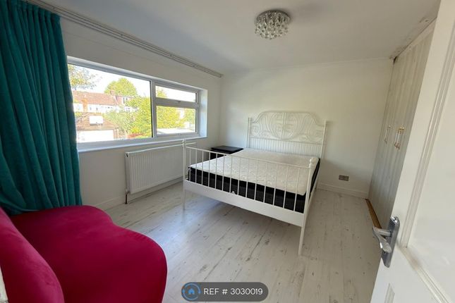 Hydefield Close, London photo 4