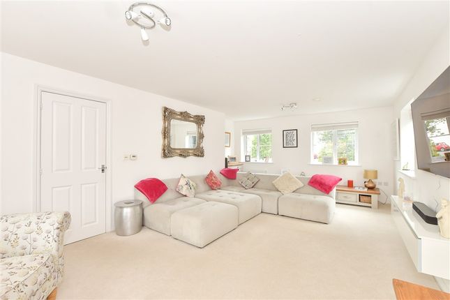Cedar Avenue, Haywards Heath photo 2