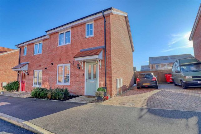 3-bed house on 7, Honeypot Way, Walton on the naze, £68,750